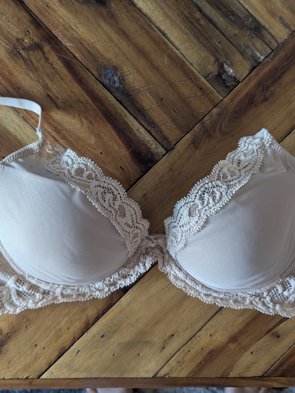 Natori Feathers Contour Plunge Bra in Light Beige